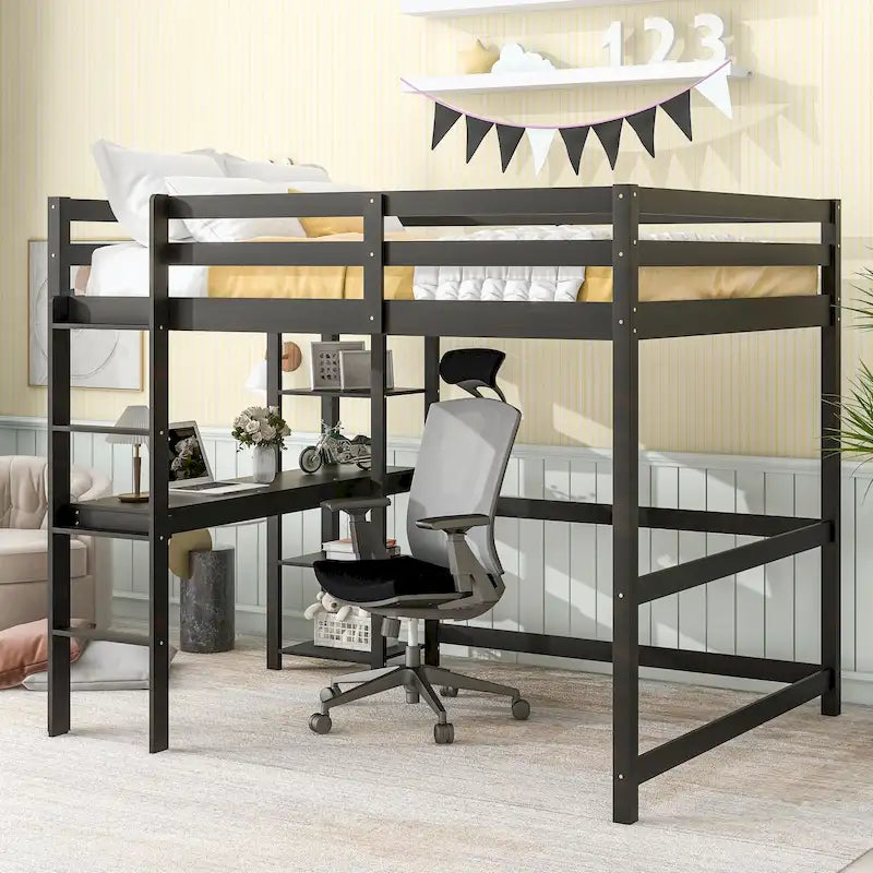 Doppel-Hochbett mit Schreibtisch und Regalen